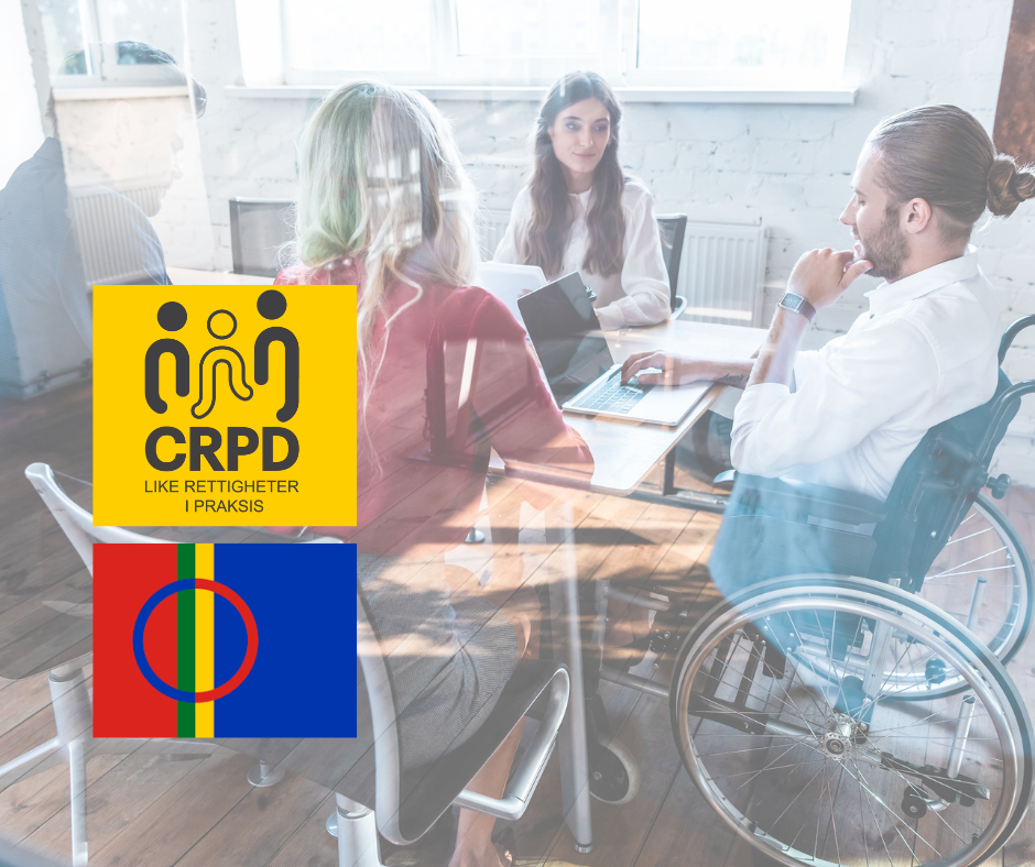 Bildet viser en gruppe mennesker som sitter rundt et konferansebord. De ser ut til å ha et møte eller en diskusjon, og én person sitter i rullestol. Refleksjoner i vinduet gir en dynamisk effekt.  «KI-generert bildetekst, kvalitetssikret før publisering.» Foto: Lightfield Studios / Adobe Stock