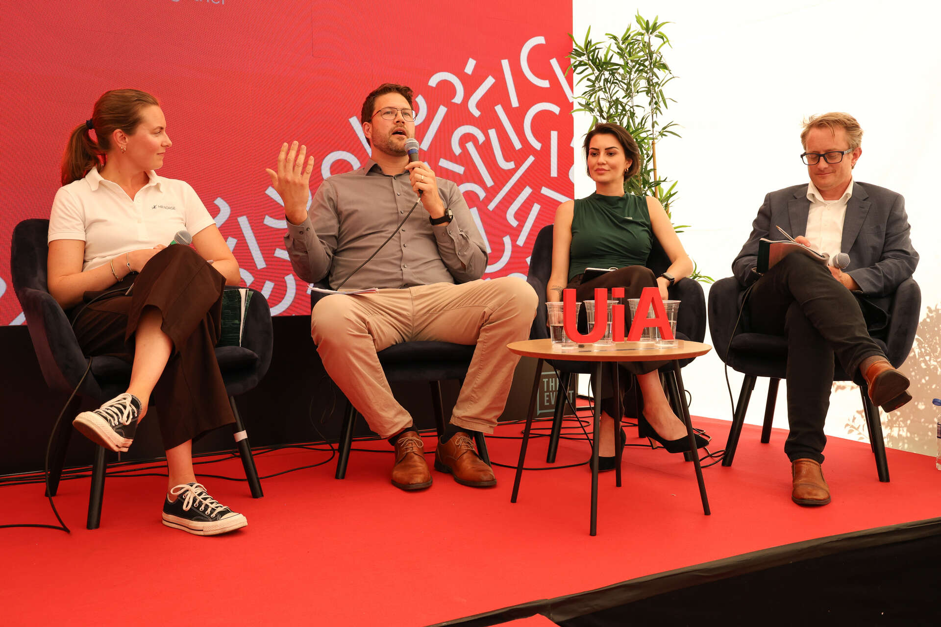Panelsamtale med Karoline Sandsbråten Scheide, Thomas Jahren, Safina de Klerk og Morten Goodwin om kunstig intelligens, rekruttering og likestilling i fremtidens arbeidsliv.
