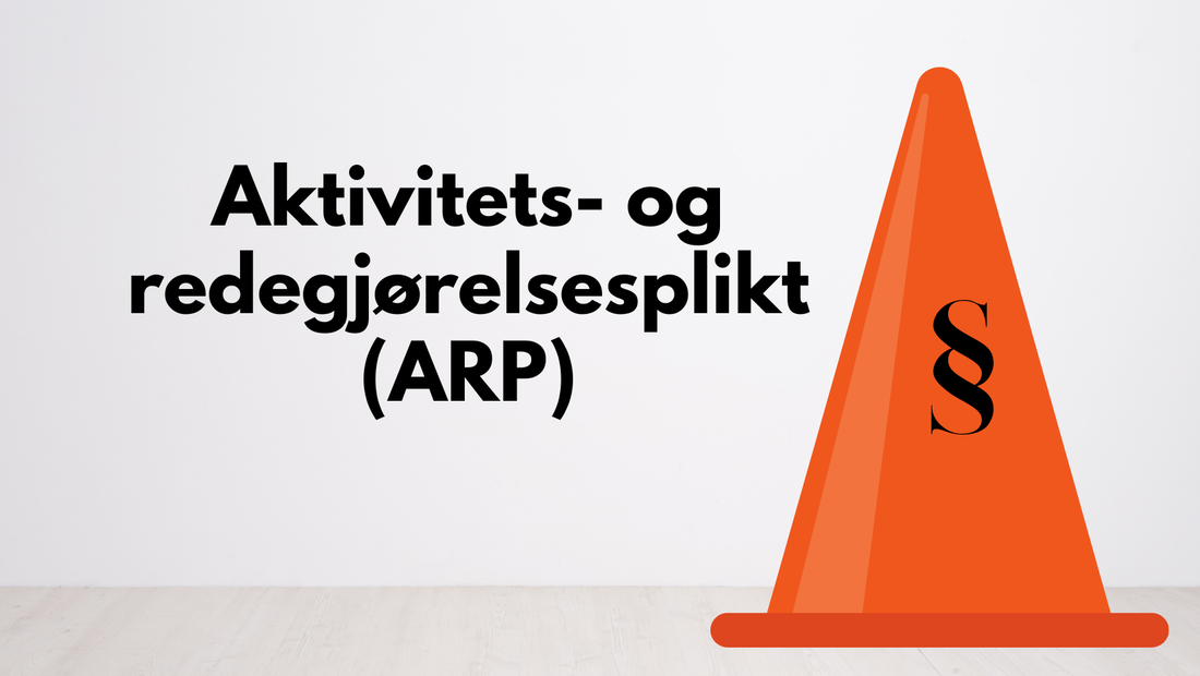 Bildet har en hvit bakgrunn og viser en oransje varseltrekant til høyre. I midten av bildet står teksten "Aktivitets- og redegjørelsesplikt (ARP)" i fet, svart skrift. Det finnes også et juridisk symbol (paragraftegn) i sort som er plassert på den oransje trekanten.